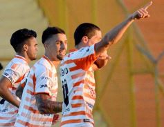 Foto de la galería: Con Cabezón Ruggeri en la tribuna, Crucero cortó la racha: derrotó a Flandria de local