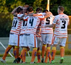 Foto de la galería: Con Cabezón Ruggeri en la tribuna, Crucero cortó la racha: derrotó a Flandria de local
