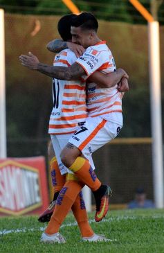 Foto de la galería: Con Cabezón Ruggeri en la tribuna, Crucero cortó la racha: derrotó a Flandria de local