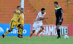 Foto de la galería: Con Cabezón Ruggeri en la tribuna, Crucero cortó la racha: derrotó a Flandria de local