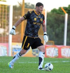 Foto de la galería: Con Cabezón Ruggeri en la tribuna, Crucero cortó la racha: derrotó a Flandria de local