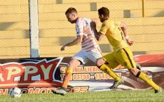 Foto de la galería: Con Cabezón Ruggeri en la tribuna, Crucero cortó la racha: derrotó a Flandria de local