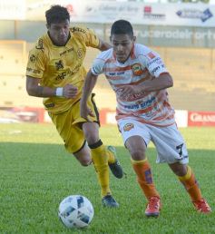 Foto de la galería: Con Cabezón Ruggeri en la tribuna, Crucero cortó la racha: derrotó a Flandria de local