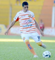 Foto de la galería: Con Cabezón Ruggeri en la tribuna, Crucero cortó la racha: derrotó a Flandria de local