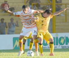 Foto de la galería: Con Cabezón Ruggeri en la tribuna, Crucero cortó la racha: derrotó a Flandria de local