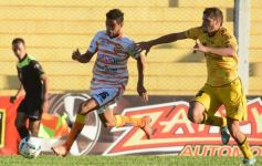 Foto de la galería: Con Cabezón Ruggeri en la tribuna, Crucero cortó la racha: derrotó a Flandria de local