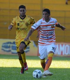 Foto de la galería: Con Cabezón Ruggeri en la tribuna, Crucero cortó la racha: derrotó a Flandria de local