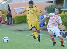 Foto de la galería: Con Cabezón Ruggeri en la tribuna, Crucero cortó la racha: derrotó a Flandria de local