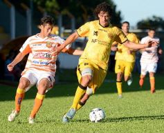 Foto de la galería: Con Cabezón Ruggeri en la tribuna, Crucero cortó la racha: derrotó a Flandria de local