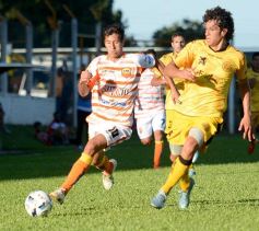 Foto de la galería: Con Cabezón Ruggeri en la tribuna, Crucero cortó la racha: derrotó a Flandria de local