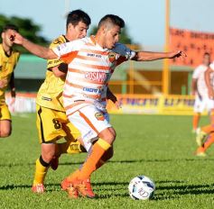 Foto de la galería: Con Cabezón Ruggeri en la tribuna, Crucero cortó la racha: derrotó a Flandria de local
