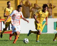 Foto de la galería: Con Cabezón Ruggeri en la tribuna, Crucero cortó la racha: derrotó a Flandria de local