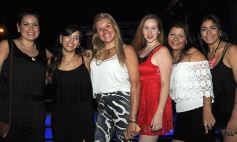 Sixto Fotografías. Sociedad. Varios - Empleados de supermercados cerraron el año con una divertida fiesta