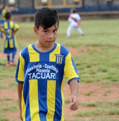 Foto de la galería: El clásico del fútbol posadeño en su versión infantil: los futuros cracks en acción