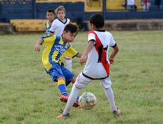 Foto de la galería: El clásico del fútbol posadeño en su versión infantil: los futuros cracks en acción