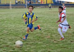 Foto de la galería: El clásico del fútbol posadeño en su versión infantil: los futuros cracks en acción