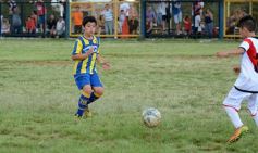 Foto de la galería: El clásico del fútbol posadeño en su versión infantil: los futuros cracks en acción