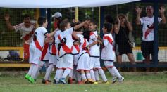 Foto de la galería: El clásico del fútbol posadeño en su versión infantil: los futuros cracks en acción