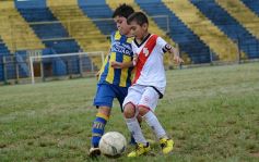 Foto de la galería: El clásico del fútbol posadeño en su versión infantil: los futuros cracks en acción