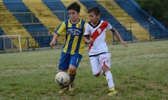 Foto de la galería: El clásico del fútbol posadeño en su versión infantil: los futuros cracks en acción