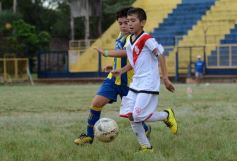 Foto de la galería: El clásico del fútbol posadeño en su versión infantil: los futuros cracks en acción