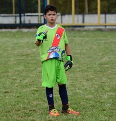 Foto de la galería: El clásico del fútbol posadeño en su versión infantil: los futuros cracks en acción