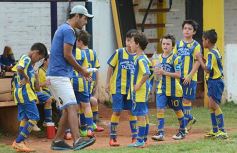 Foto de la galería: El clásico del fútbol posadeño en su versión infantil: los futuros cracks en acción