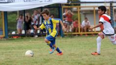 Foto de la galería: El clásico del fútbol posadeño en su versión infantil: los futuros cracks en acción