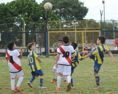 Foto de la galería: El clásico del fútbol posadeño en su versión infantil: los futuros cracks en acción