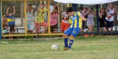 Foto de la galería: El clásico del fútbol posadeño en su versión infantil: los futuros cracks en acción