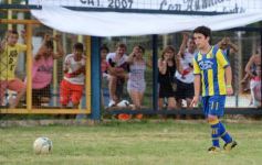 Foto de la galería: El clásico del fútbol posadeño en su versión infantil: los futuros cracks en acción