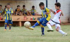 Foto de la galería: El clásico del fútbol posadeño en su versión infantil: los futuros cracks en acción