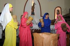 Foto de la galería: Emocionante Pesebre Viviente en la parroquia Cristo Rey