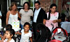Sixto Fotografías. Sociedad. Hogar de día - Todo un símbolo de la Navidad: encendieron el árbol de los deseos en el Hogar de Día