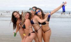 Sixto Fotografías. Sociedad. Varios - Misioneros en playas de Brasil