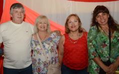 Foto de la galería: Brindis con amigos para recibir al Año Nuevo