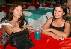 Foto de la galería: Brindis con amigos para recibir al Año Nuevo