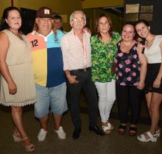 Foto de la galería: Brindis con amigos para recibir al Año Nuevo