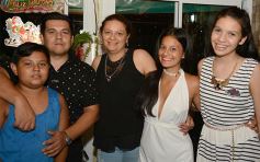 Foto de la galería: Brindis con amigos para recibir al Año Nuevo