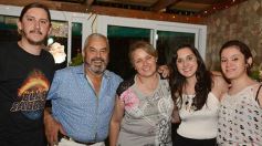 Foto de la galería: Brindis con amigos para recibir al Año Nuevo