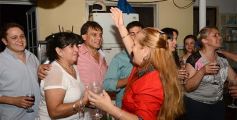 Foto de la galería: Brindis con amigos para recibir al Año Nuevo