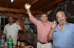 Foto de la galería: Brindis con amigos para recibir al Año Nuevo