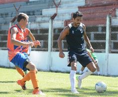 Foto de la galería: Guaraní sigue la preparación: empató ante Athletic Club