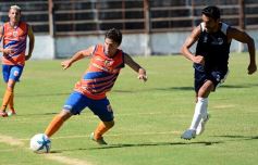 Foto de la galería: Guaraní sigue la preparación: empató ante Athletic Club