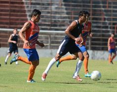 Foto de la galería: Guaraní sigue la preparación: empató ante Athletic Club