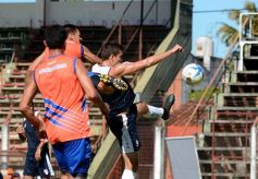 Foto de la galería: Guaraní sigue la preparación: empató ante Athletic Club