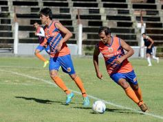 Foto de la galería: Guaraní sigue la preparación: empató ante Athletic Club
