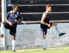 Foto de la galería: Guaraní sigue la preparación: empató ante Athletic Club