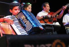 Foto de la galería: Serenata a la Virgen en la víspera del aniversario de Candelaria