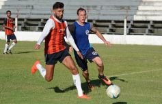 Foto de la galería: Guaraní calienta motores: derrotó a Atlético Oberá en otro amistoso